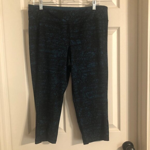 Old Navy Pants - Old Navy‎ Active Y2K green and black crop-20" leggings size 2X